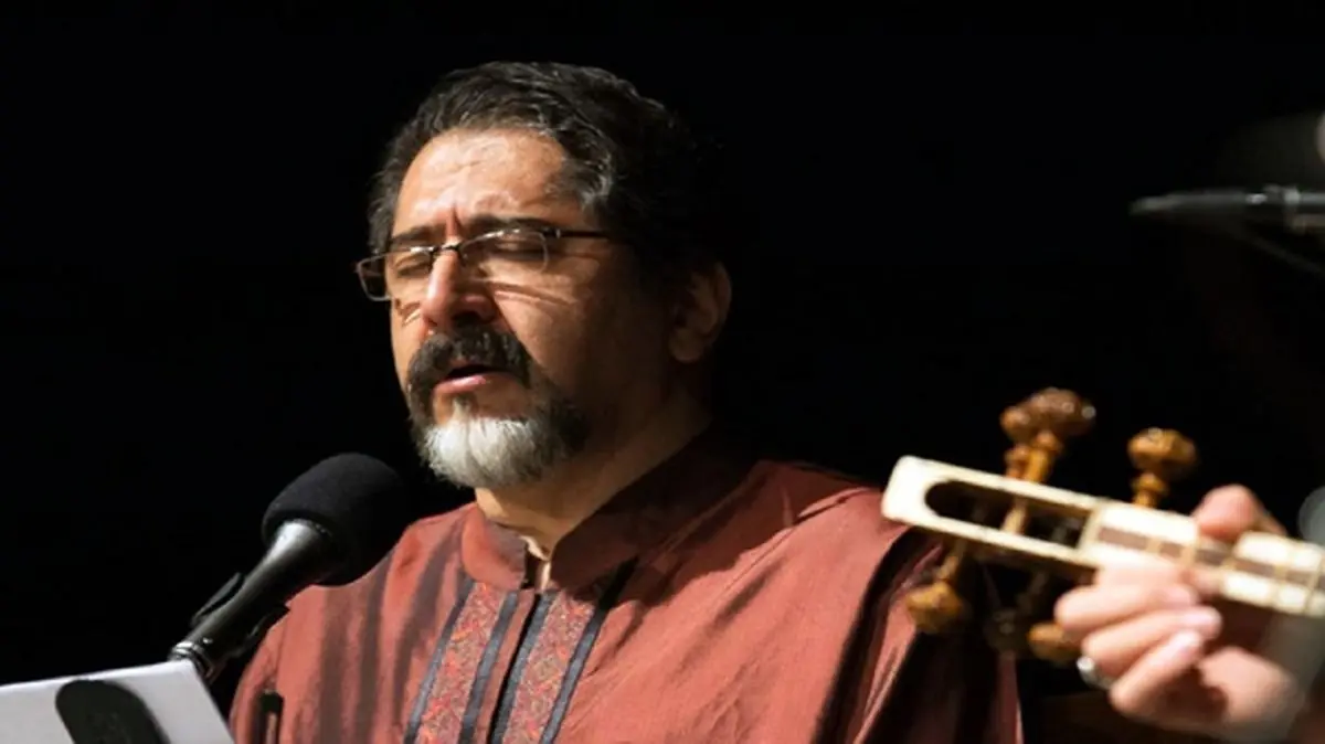 حسامالدین سراج تیتراژ برنامه «ماه» را خواند