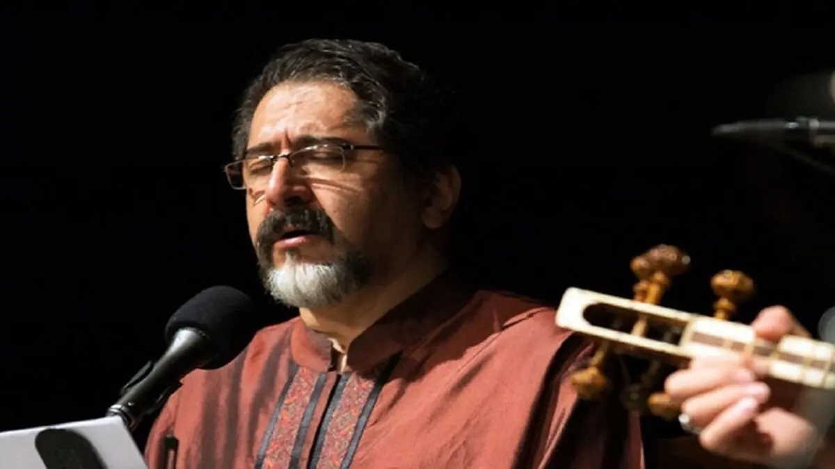حسام‌الدین سراج تیتراژ برنامه «ماه» را خواند
