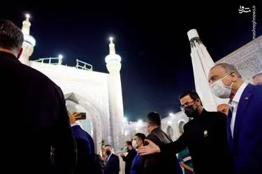 حضور نخست وزیر عراق در مرقد مطهر امام رضا(ع)
