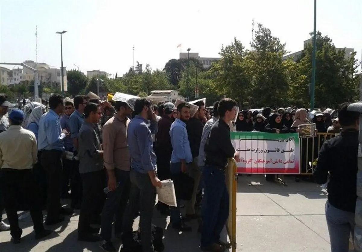  اعضای خانه کارگر مقابل مجلس تجمع کردند