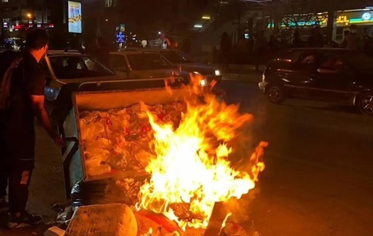 تخریب اموال عمومی توسط اغتشاشگران در بوکان