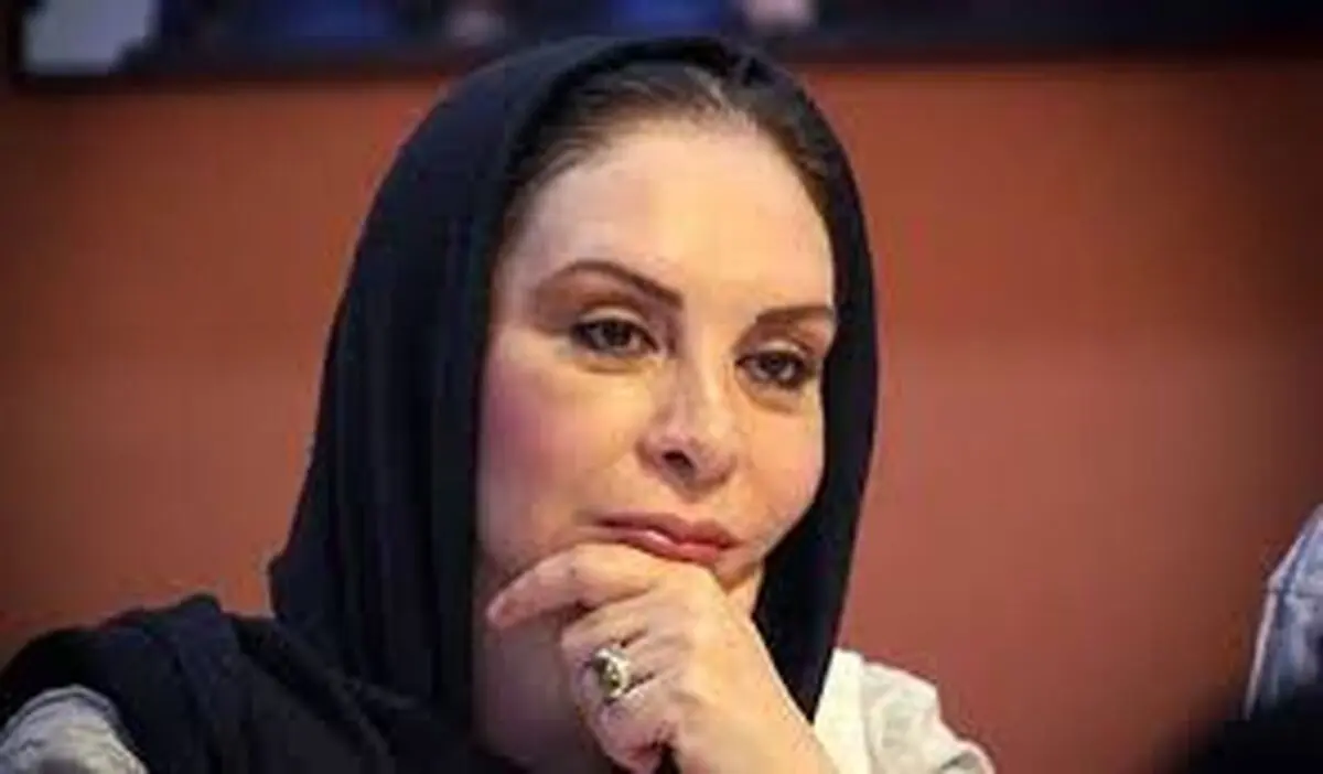 عکس صمیمی«افسانه بایگان» درکنار یک گروه موسیقی سنتی