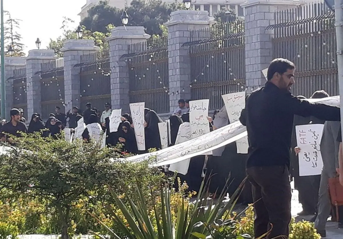 تجمع دانشجویان مقابل مجلس+ تصاویر