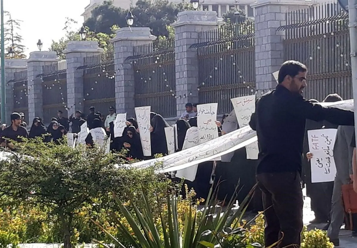 تجمع دانشجویان مقابل مجلس+ تصاویر