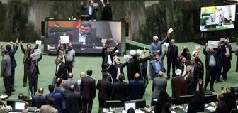 مجلس با طنین «مرگ بر آمریکا» اقدام خصمانه آمریکا علیه ایران را محکوم کرد