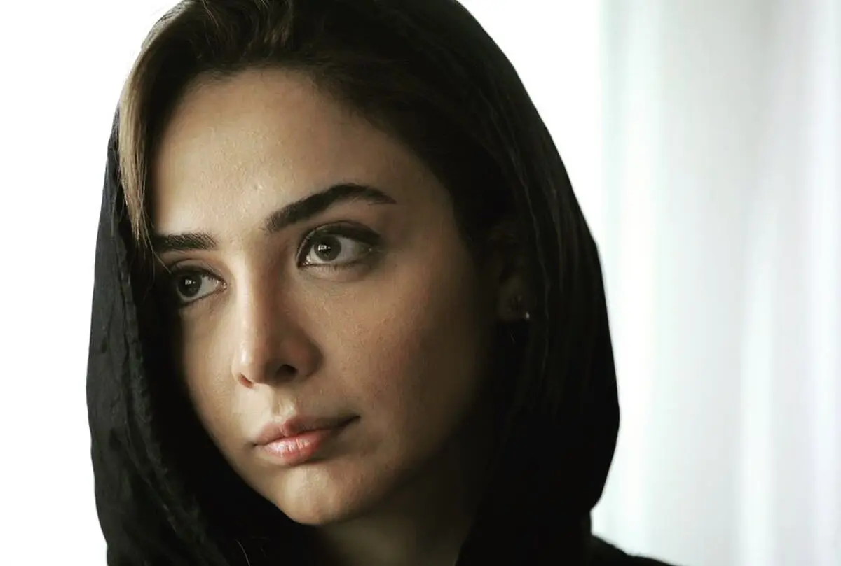  المیرا دهقانی در یک کافه باحال /عکس