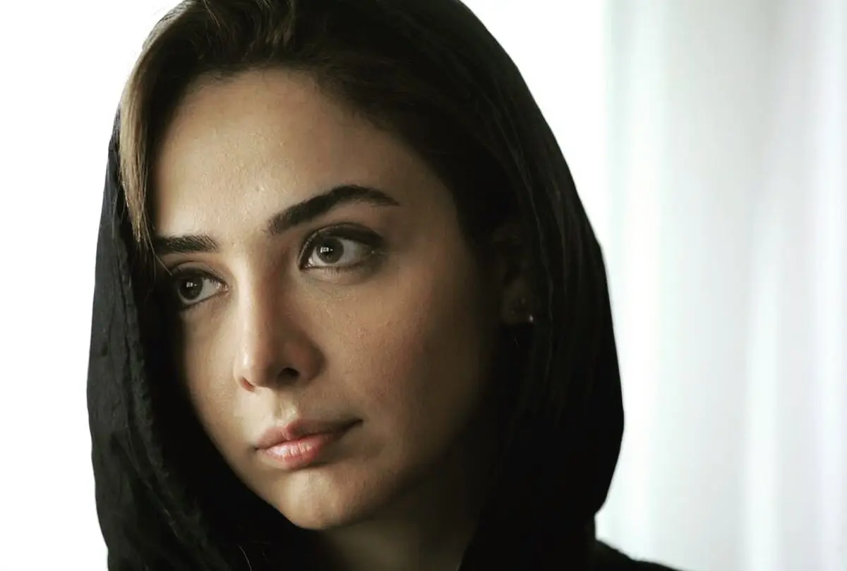  المیرا دهقانی در یک کافه باحال /عکس