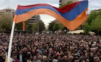 حزب حاکم ارمنستان کوتاه آمد