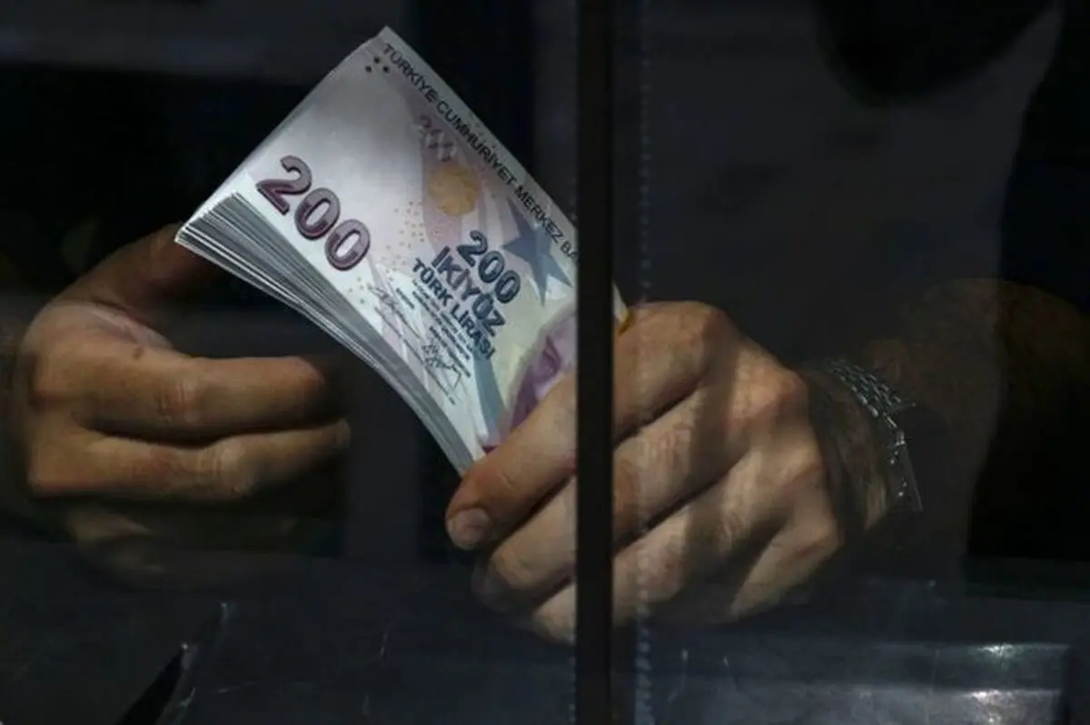 لیر در برابر دلار تقویت شد