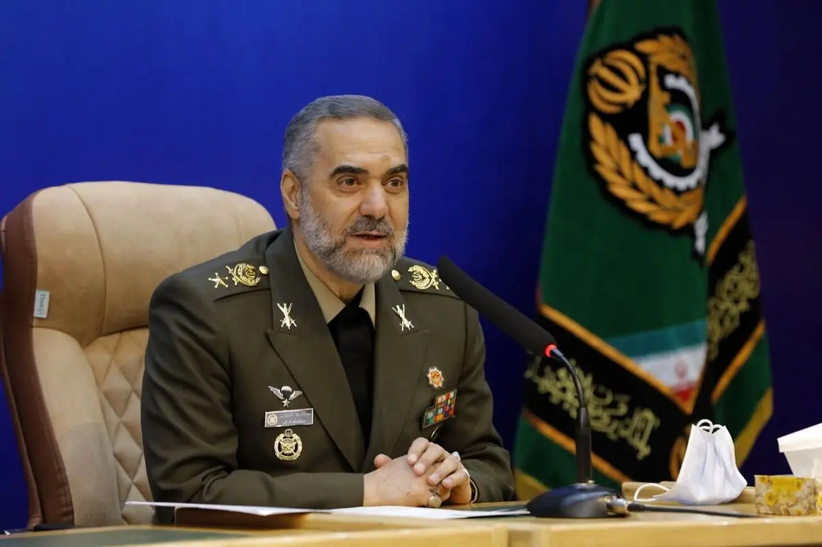 وزیر دفاع: سامانه باور ۳۷۳ قابلیت مقابله با موشکهای بالستیک را دارد