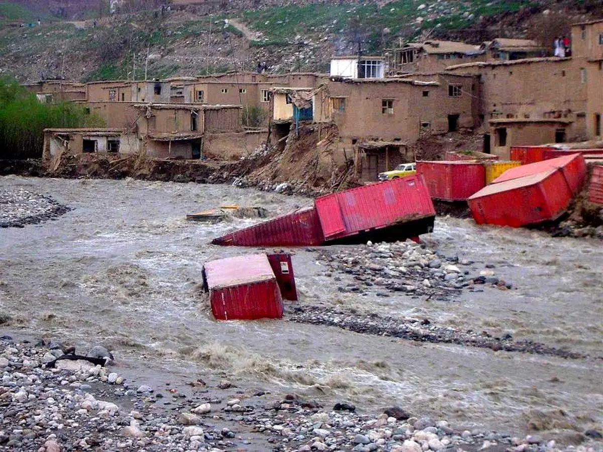 امدادرسانی هلال احمر به ۱۰ استان متأثر از سیل و آبگرفتگی