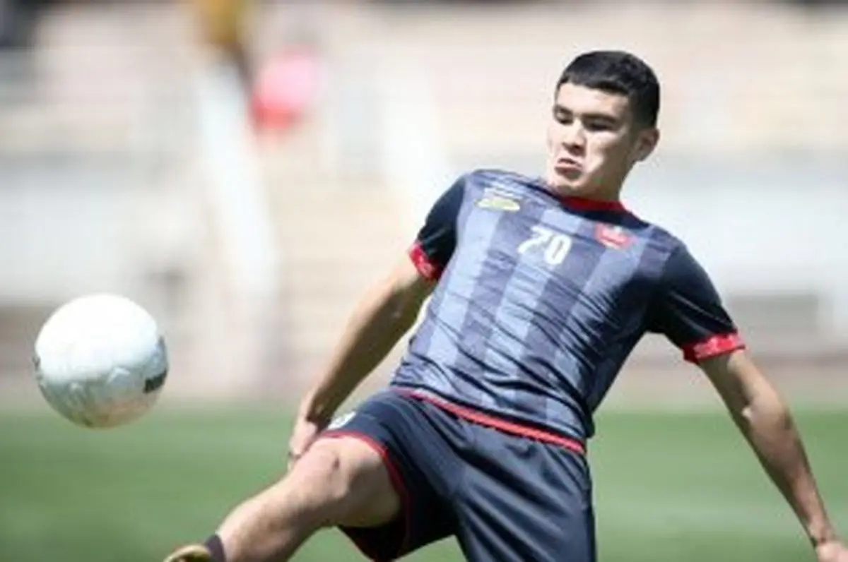 ذوب آهن به دنبال جذب مهاجم ازبک پرسپولیس