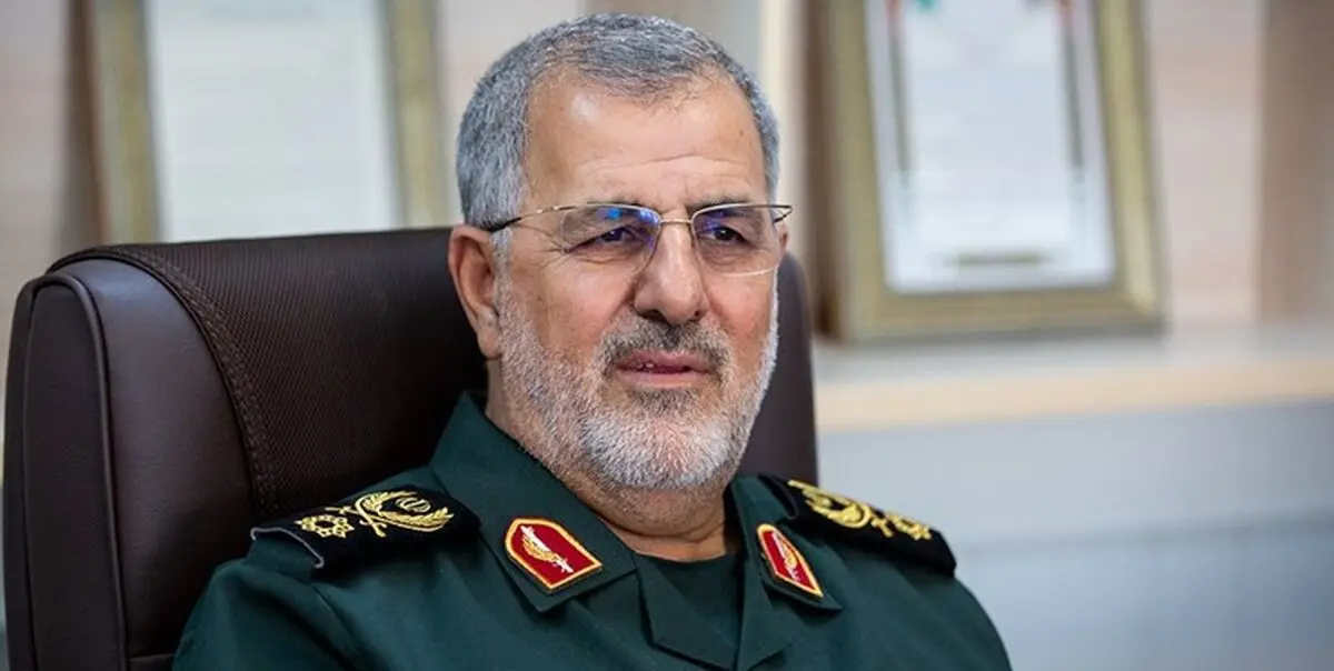 عکس یادگاری فرمانده کل سپاه با دانشجویان
