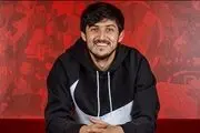 حرکات خنده دار سردار آزمون برای رونمایی از پیراهن جدید لورکوزن +فیلم