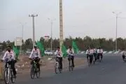 آغاز حرکت ۳۵ دوچرخه سوار رفسنجانی به مقصد جمکران / تصاویر