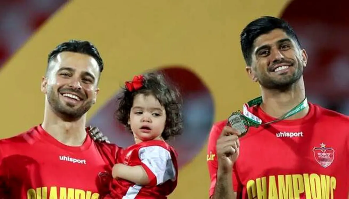 همسران دانیال اسماعیلی فر و سروش رفیعی دو ستاره پرسپولیس در ورزشگاه آزادی