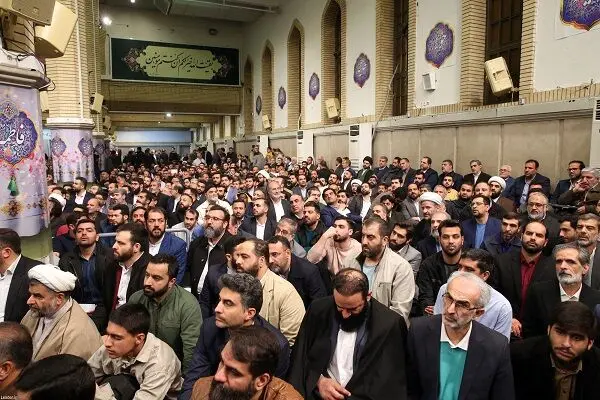 دیدار مداحان و شاعران اهل بیت‌(ع) با مقام معظم رهبری/گزارش تصویری