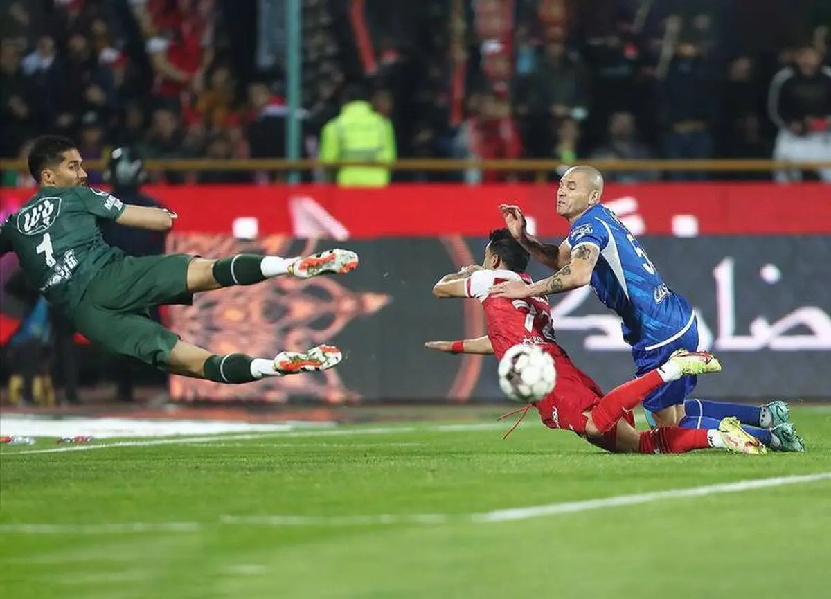 گرفتاری استقلال و پرسپولیس در هفته پانزدهم لیگ برتر

