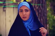 خانم بازیگر با دستی شکسته در اتاق گریم!/ عکس