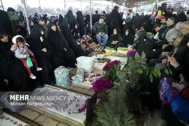 لحظات تحویل سال در گلزار شهدای تهران