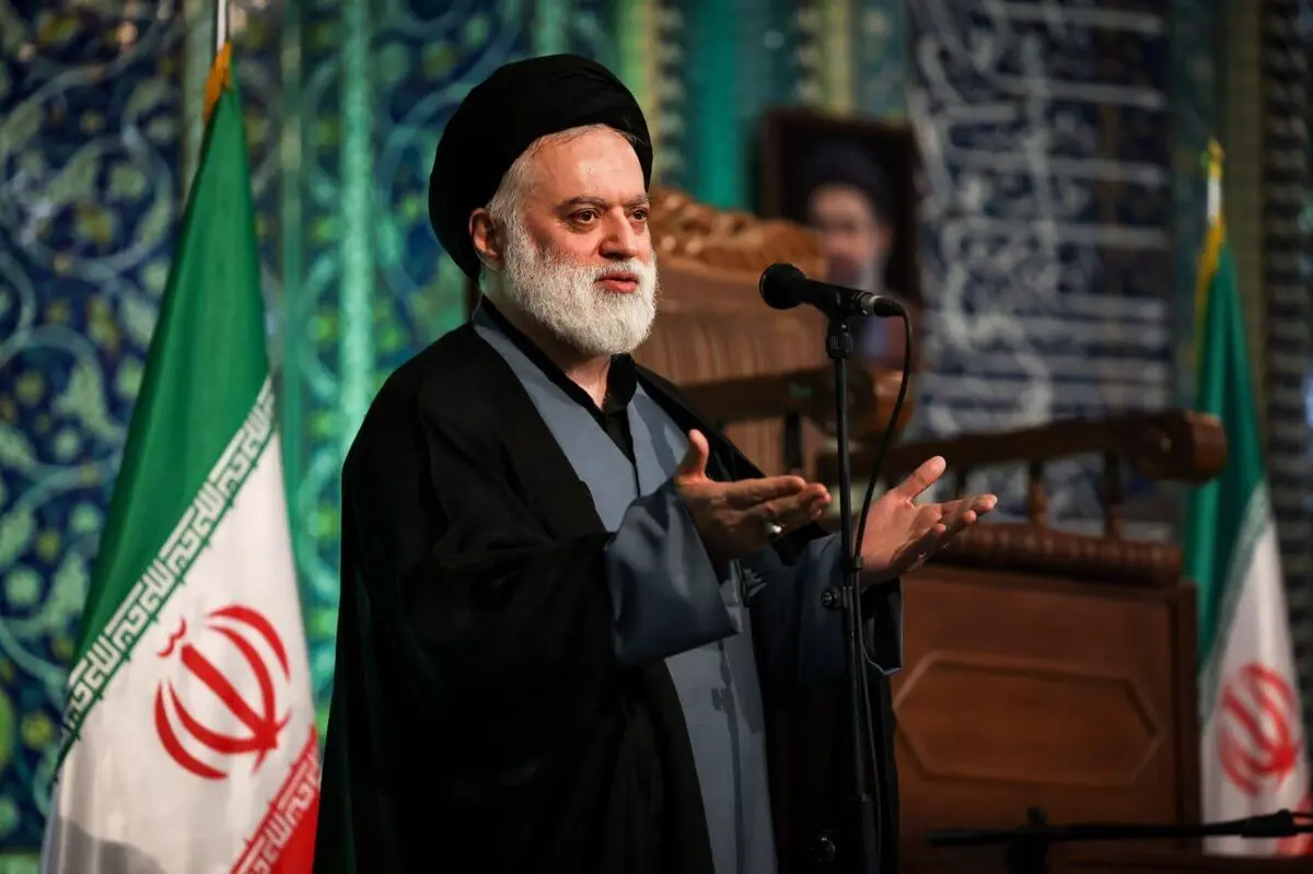 حضور فرزند ارشد رهبر شهید در چایخانه حرم امام رضا(ع)