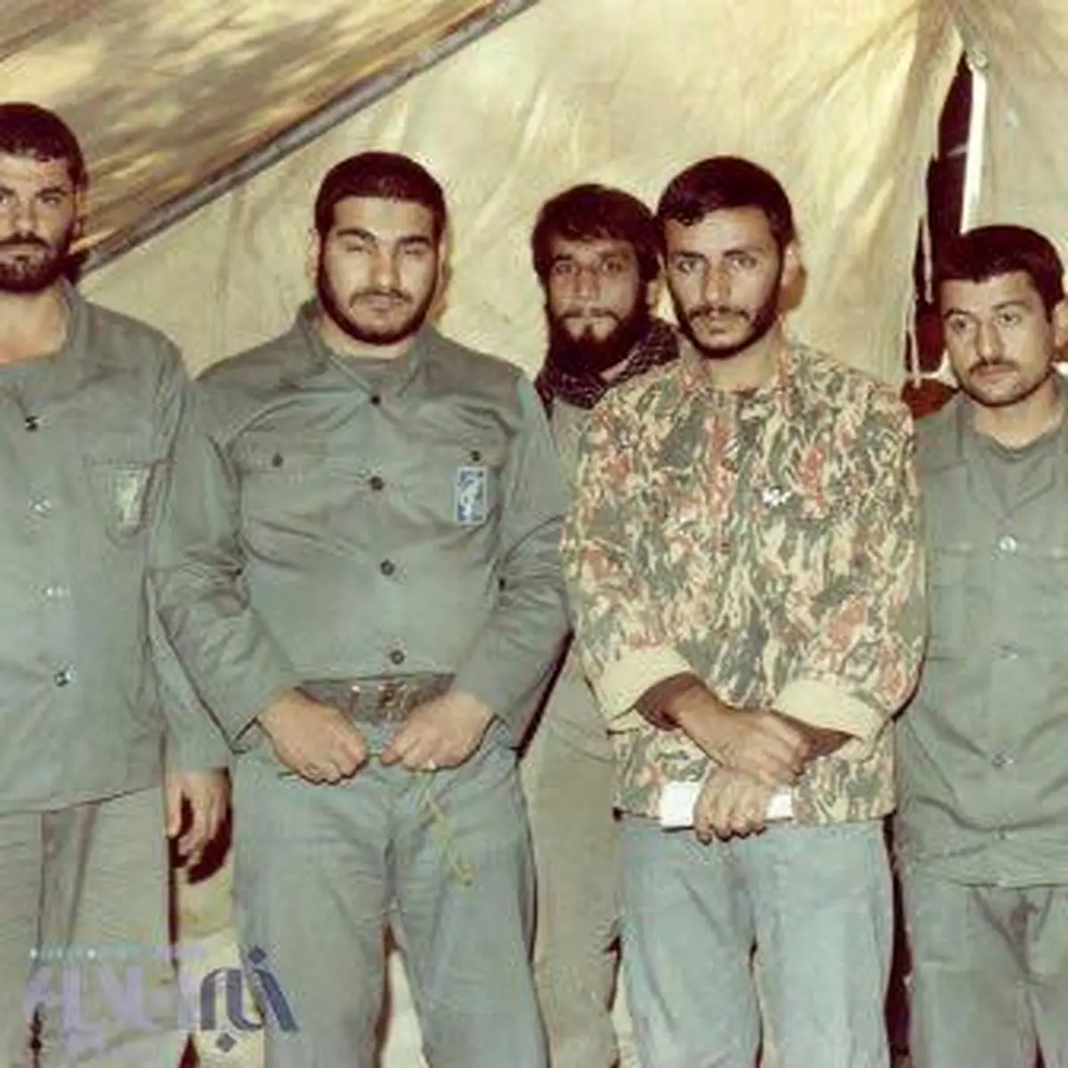 شمخانی و فرمانده سپاه در کنار شهید همت/عکس