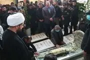 حضور رئیس سازمان بدر عراق بر سر مزار شهید ابومهدی المهندس