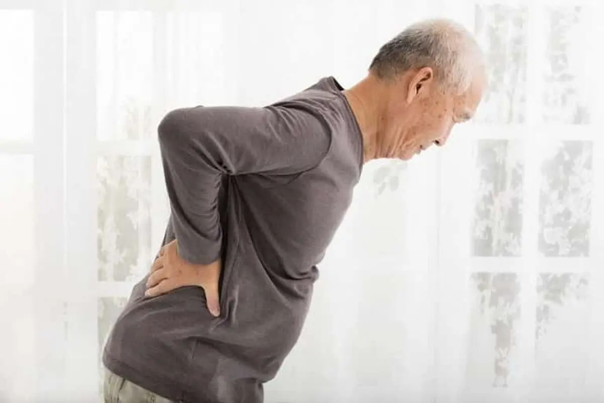 چرا با افزایش سن کمرمان خم می‌شود؟
