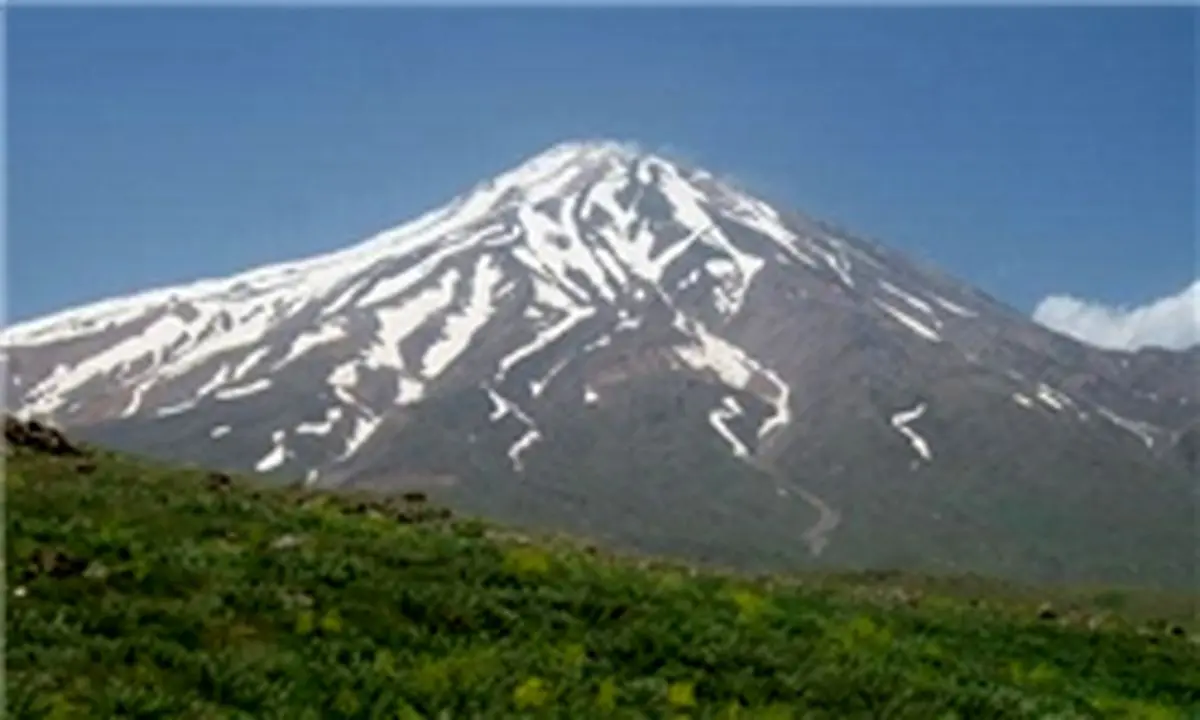 کوهنوردان شهمیرزادی به قله دماوند صعود کردند