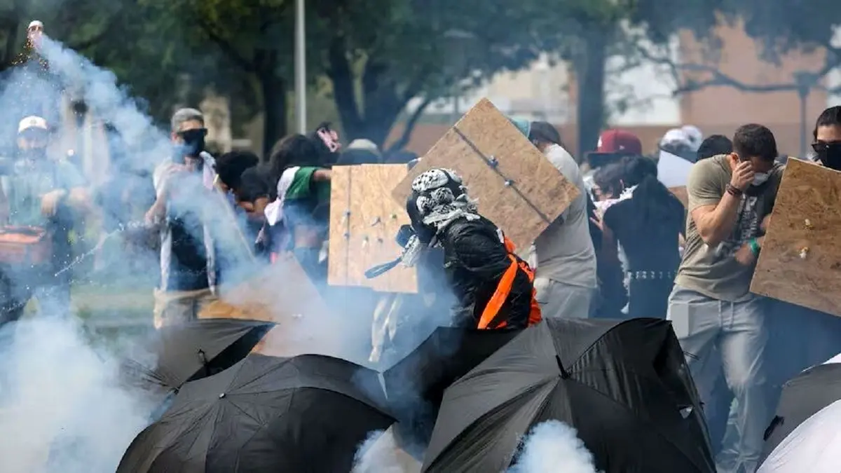 حمله پلیس آمریکا با گاز اشکآور به دانشجویان حامی فلسطین