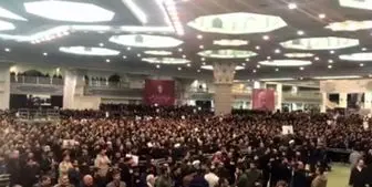 حضور هزاران نفر از مردم تهران در مصلی امام خمینی (ره)