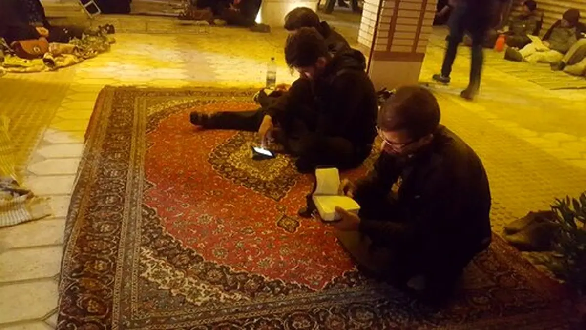 شهید سردار سلیمانی در شب قدر تنها نبود +عکس