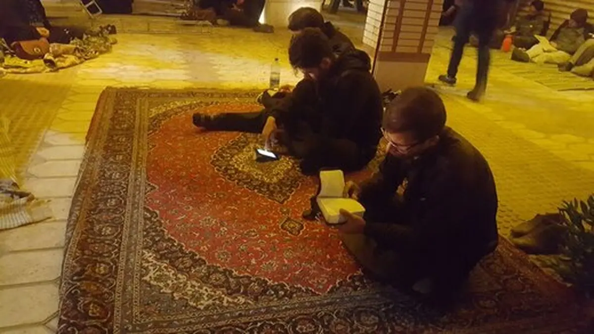 شهید سردار سلیمانی در شب قدر تنها نبود +عکس