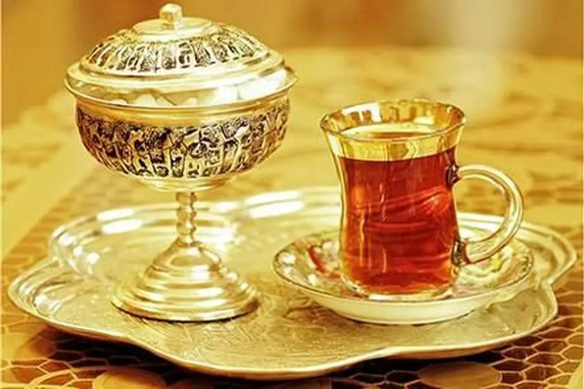 خطری که پشت رنگ زیبای چای زعفرانی نهفته است 