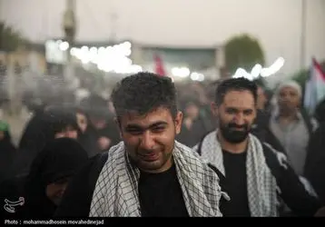 زائران اربعین حسینی در گرمای ۴۷ درجه