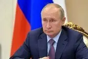 تذکر پوتین به یک زن هنگام پخش سرود ملی روسیه / فیلم