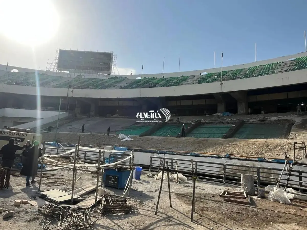 قصد دشمن نابودی کدام قسمت  سالن 12 هزار نفری  آزادی بود؟