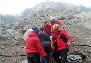 تلاش برای نجات ۴ کوهنورد گرفتار در «پرآو» ادامه دارد
