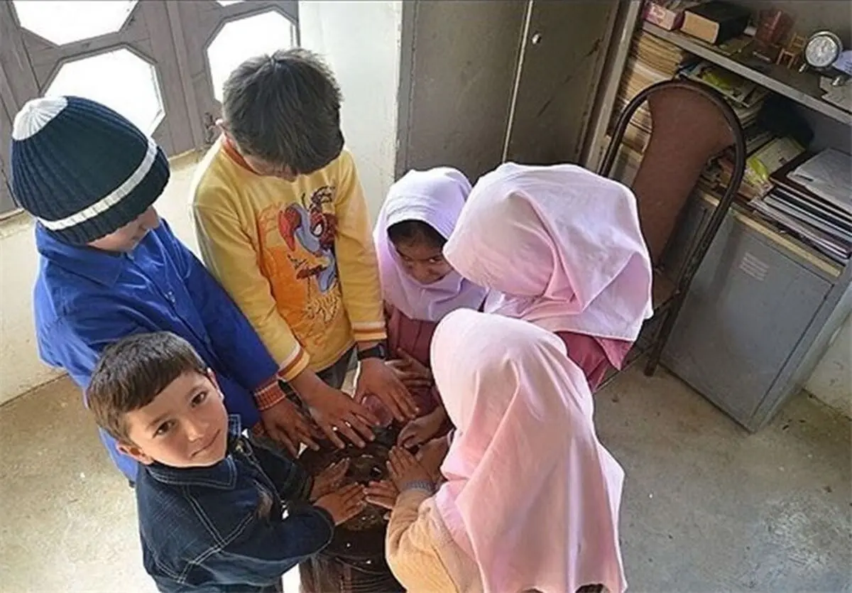 معلم فداکار مانع آتش سوزی کلاس شد
