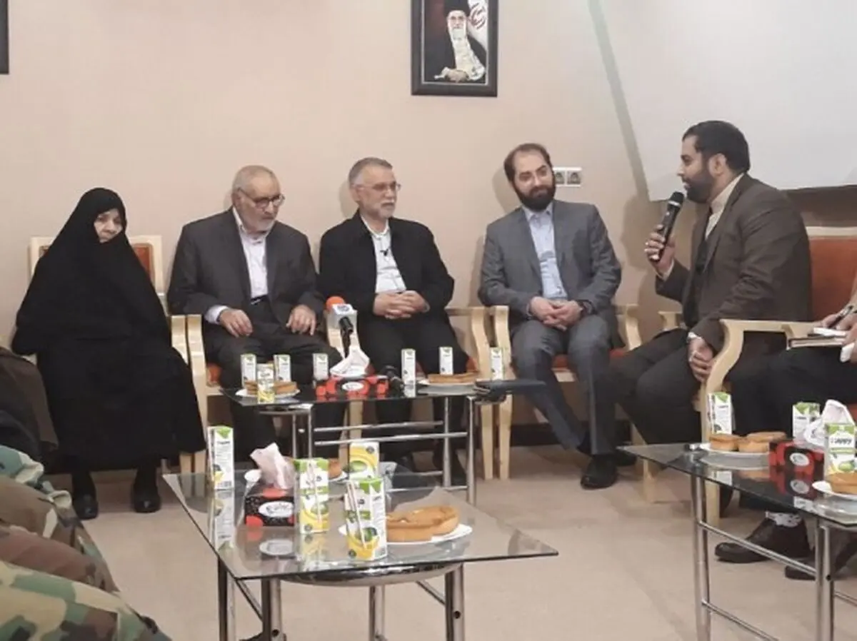 دیدار صمیمانه معاون سیما با خانواده شهید فهمیده