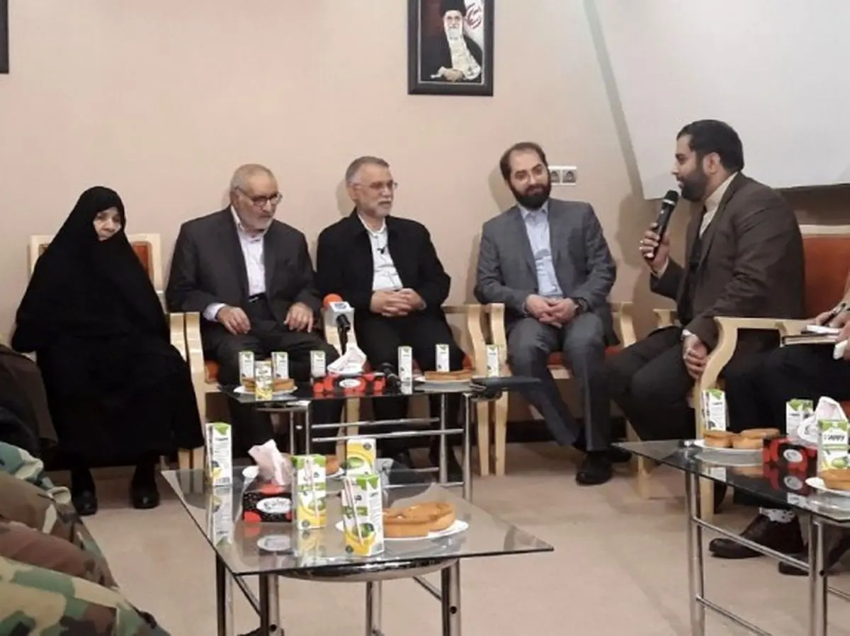 دیدار صمیمانه معاون سیما با خانواده شهید فهمیده