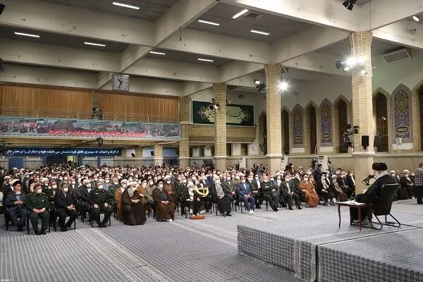 دیدار صدها نفر از مردم اصفهان با رهبر انقلاب اسلامی/گزارش تصویری
