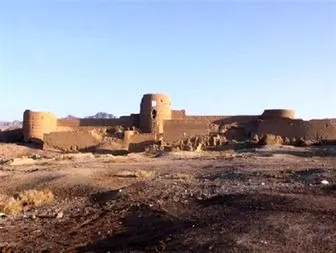 قلعه تاریخی آران و بیدگل در سراشیبی نابودی است