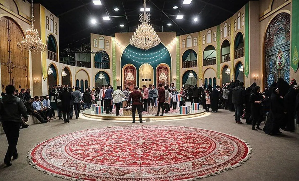 شوخی و مزاح سید مجید بنی فاطمه و میثم مطیعی در پشت صحنه برنامه معلی