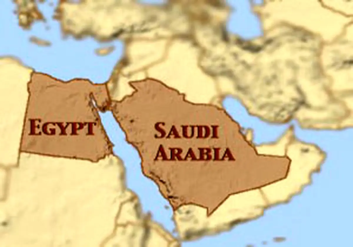 آویختن بالاترین نشان مصر بر گردن ملک سلمان!
