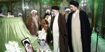 جمعی از اعضای هیأت‌رئیسه مجلس خبرگان رهبری با آرمان های امام خمینی (س) تجدید میثاق کردند