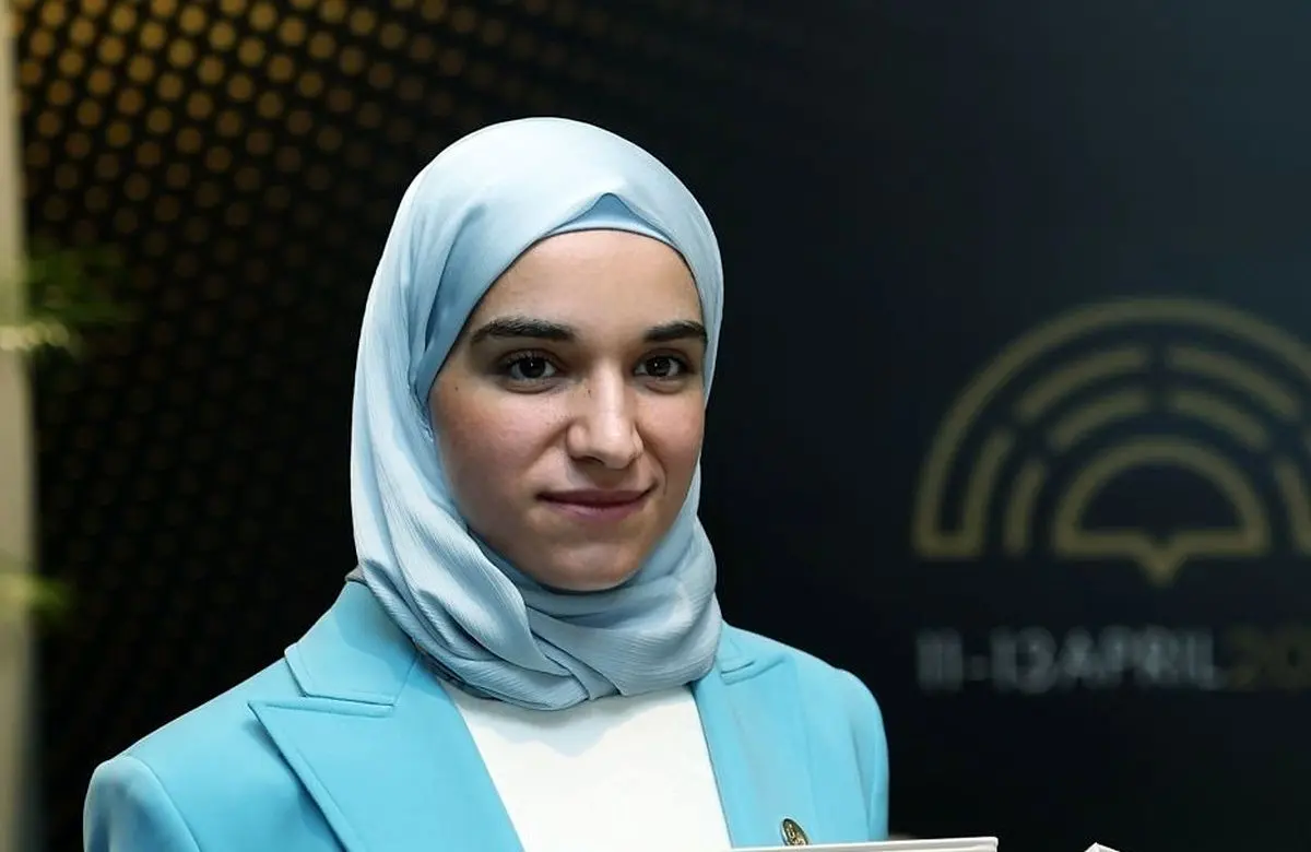 تیپ و استایل زن جولانی در آنتالیا +عکس