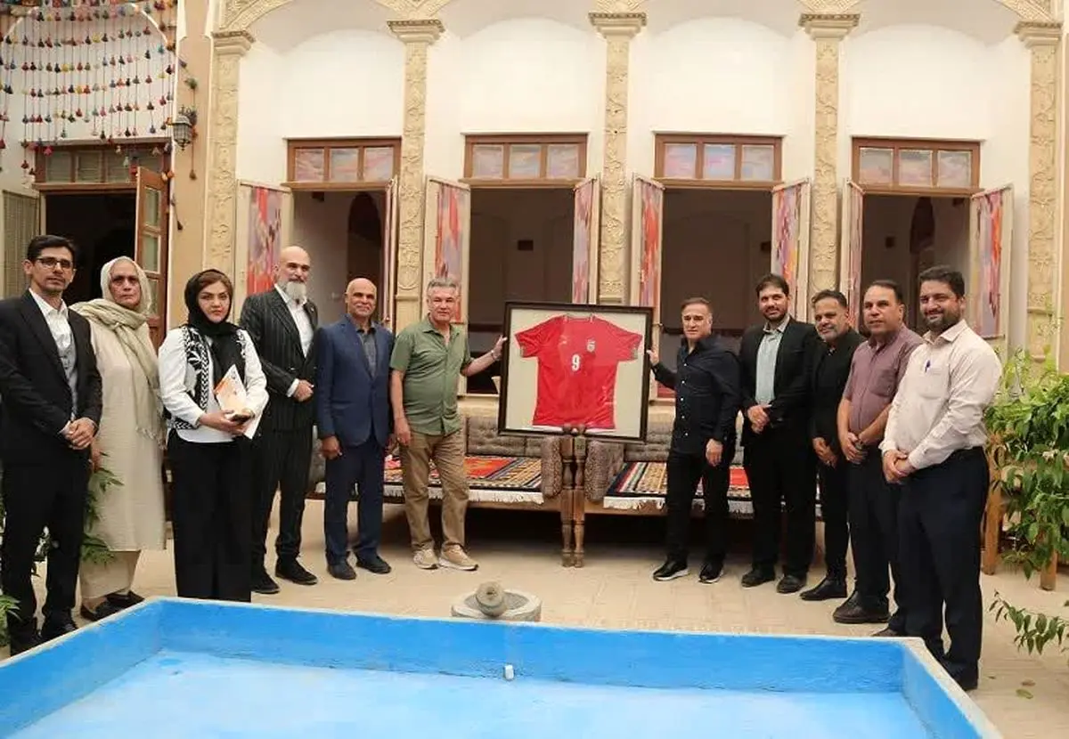 پیراهن طارمی سه زندانی را آزاد کرد