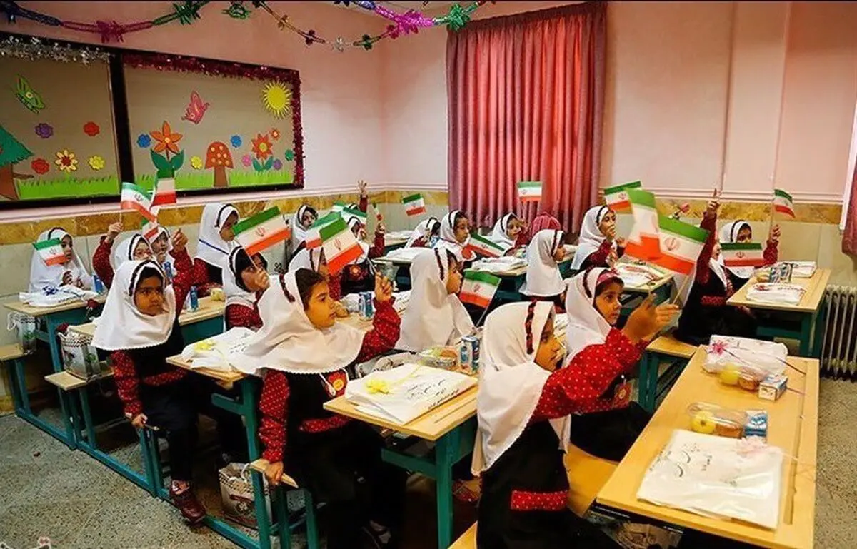 با نوع آموزش‌ها و ساختمان مدارس کودکی را از دانش‌آموزان دزدیده‌ایم