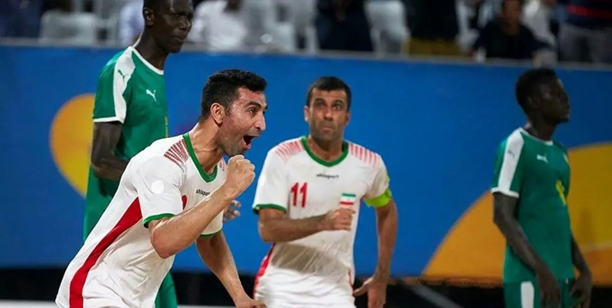 مدال برنز بر گردن فوتبال ساحلی